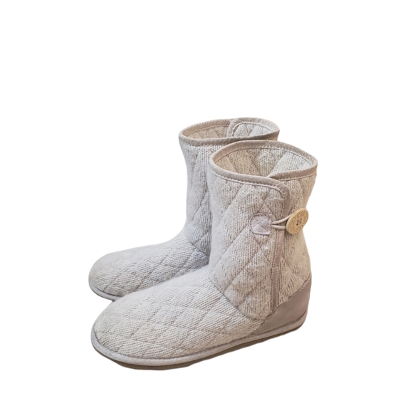 UGG Mountain Quilted Boots - Picture 1 of 6